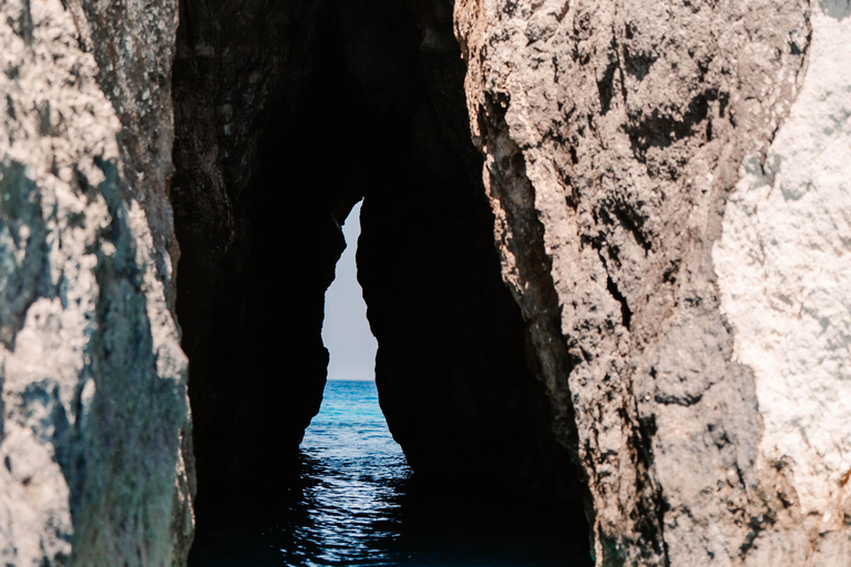 Prywatna łódź na Zakintos: jaskinie Keri, Mizithres, Agalas (maks. 5 osób)