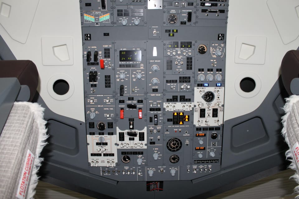 Simulatore volo Boeing 737-800NG professionale con visuale a 220°