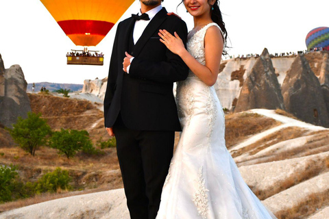 Cappadocia: Private Photoshooting with Flying Dress Horse Shooting