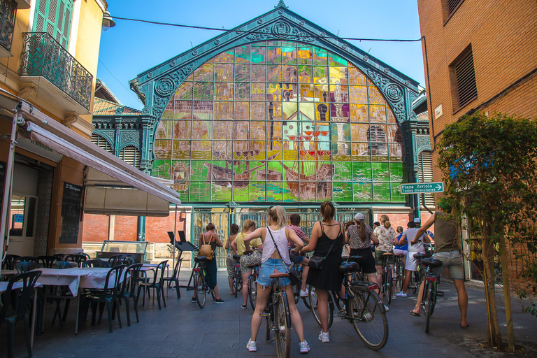 Malaga Bike Tour - Old Town, Marina & Beach Bike Tour in Dutch