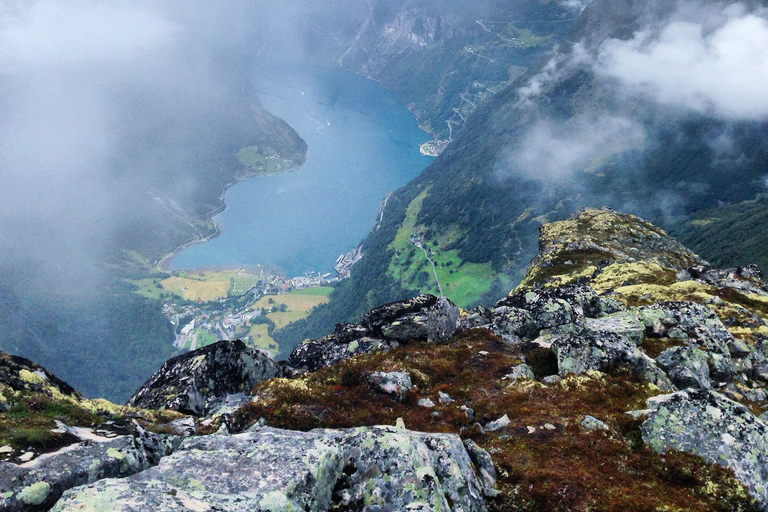 Från Ålesund: Båtkryssning tur och retur till Geirangerfjord