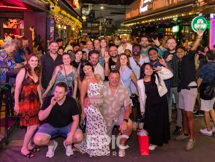 Bangkok: Společenský večer – střešní terasy a kluby, Soi Cowboy, Soi 11