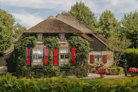 Private Day Trip to Giethoorn and the Afsluitdijk