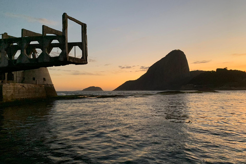 Rio de Janeiro: Rejs wycieczkowy o zachodzie słońca z toastem Heinekena