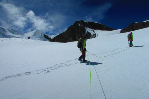 Von Lukla aus: Lobuche East Peak (6.119m) Besteigung