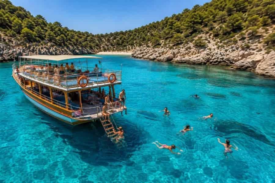 Alanya: Entspannte Bootsfahrt mit Transfer. Foto: GetYourGuide
