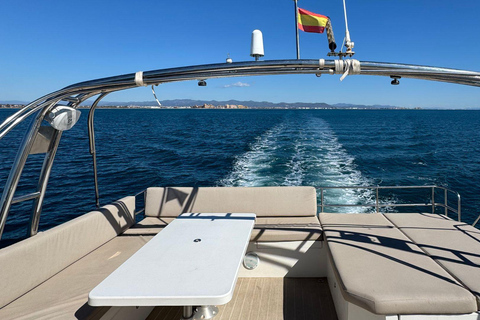 Valencia: giro in barca di lusso con capitano, bevande e bagno privato