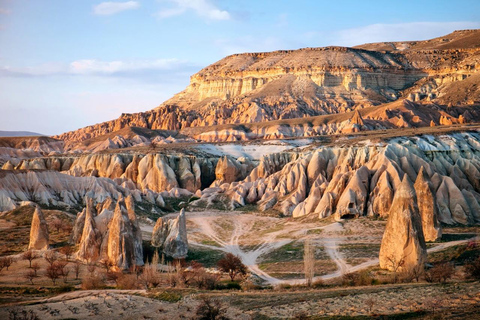 Excursion d'une journée en Cappadoce + randonnée à cheval et nuit turqueTour de la Cappadoce,Cheval,Nuit,Espagnol,Portugais,Italien