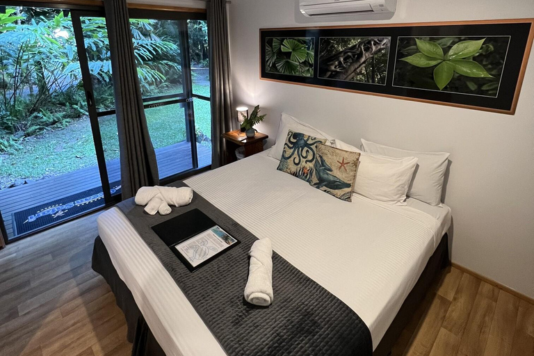 Port Douglas: Daintree Rainforest, Ziplining & Reef - 2 Days Private Double/Twin with Ensuite