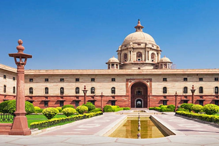 Delhi: oude en nieuwe Delhi, rondleiding van een hele of halve dagHaif-Day New Delhi Tour met auto, gids en chauffeur