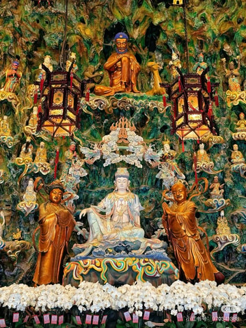 Buddhist tour of Longhua Temple and vegetarian noodles