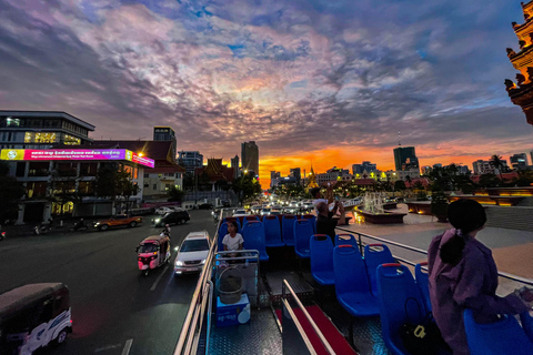 Phnom Penh: Night Bus Tour with Drinks, Snacks, and Music