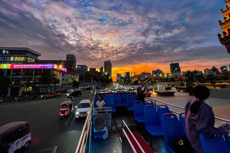 Phnom Penh: Night Bus Tour with Drinks, Snacks, and Music