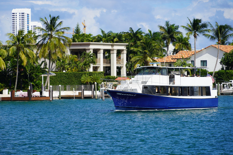 Miami: Private Boat Cruise Rental with Captain and Ice