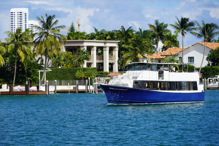 Miami: Private Boat Cruise Rental with Captain and Ice