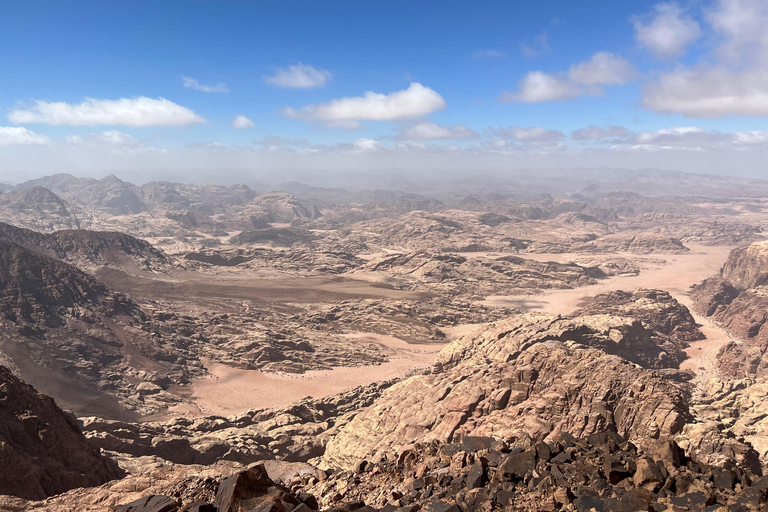 瓦迪拉姆：本地导游带您徒步前往杰贝尔乌姆达米瓦迪拉姆：本地导游带你徒步前往杰贝尔乌姆达米