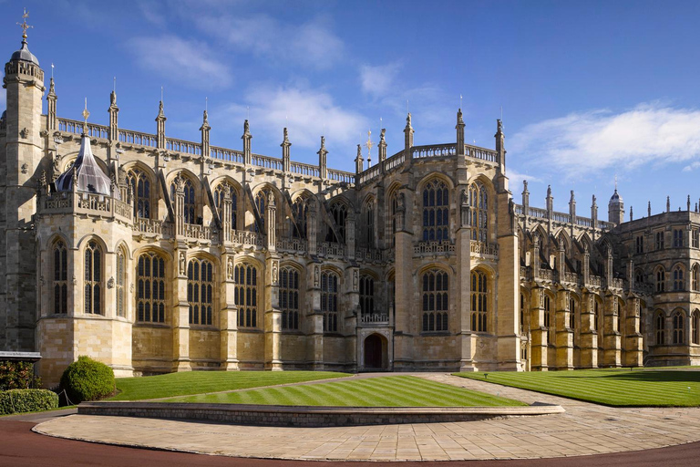 Windsor, Stonehenge, Bath, and Roman Baths Tour from London Tour with entry to Windsor Castle, Stonehenge & Roman Baths
