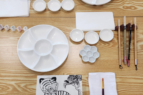 Seoul: Minhwa Painting Workshop in Itaewon