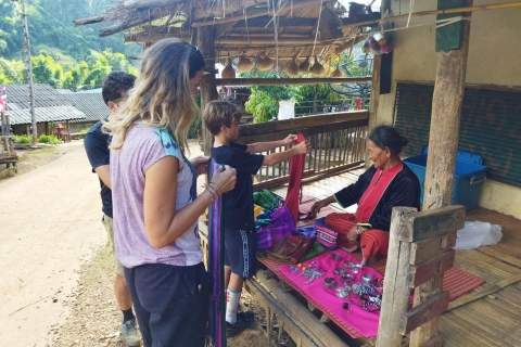 Chiang Mai: Excursión de Día Completo a las 5 Tribus de las ColinasExcursión de día completo a las 5 Tribus de las Colinas en furgoneta