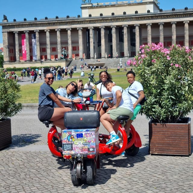 Lo más destacado de Beer Bike & Party Bike Tour por la ciudad de Berlín