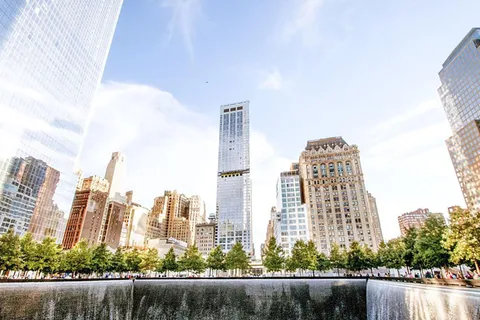 Ontdek Financiën, Gedenktekens & Liberty Island in één tour
