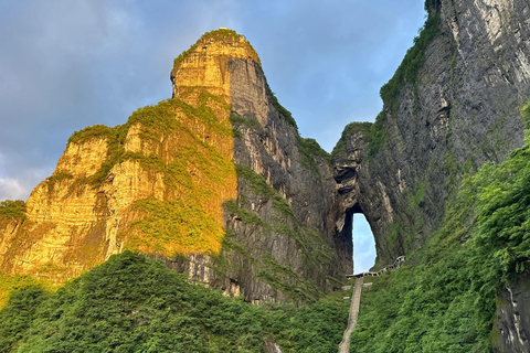 Zhangjiajie: Tianmen Mountain Group Tour with Cable Car Ride Big Group Tour (40 people)
