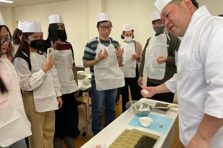 Tokio: Taller de elaboración de sushi y sé maestro de sushi en TsukijiTaller de sushi