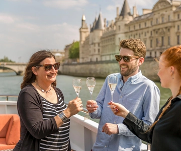 Paris: Champagne Tasting Cruise Departure from Eiffel Tower