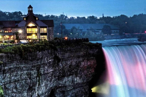 Depuis Toronto : soirée aux chutes du Niagara avec croisièreVisite en soirée avec croisière