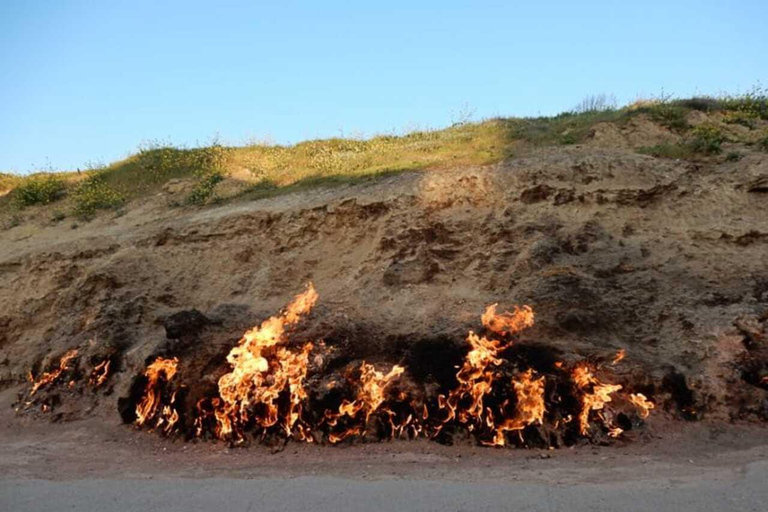 Baku: Qobustan e Abşeron (vulcano di fango, tempio del fuoco e Yanar Dağ)Baku: Gobustan e Absheron (vulcano di fango, tempio del fuoco e Yanardag)