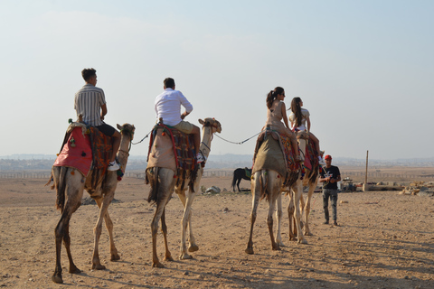 Le Caire/Giza : Balade à dos de chameau autour des pyramidesPromenade à dos de chameau vers les grandes pyramides