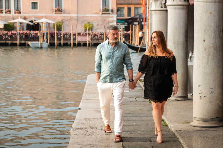 Venice With Professional Photographer Express Photoshoot in Rialto