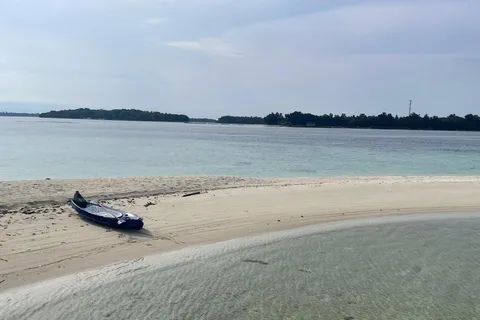 Jakarta: Thousand Island Tour with Canoeing and Snorkeling