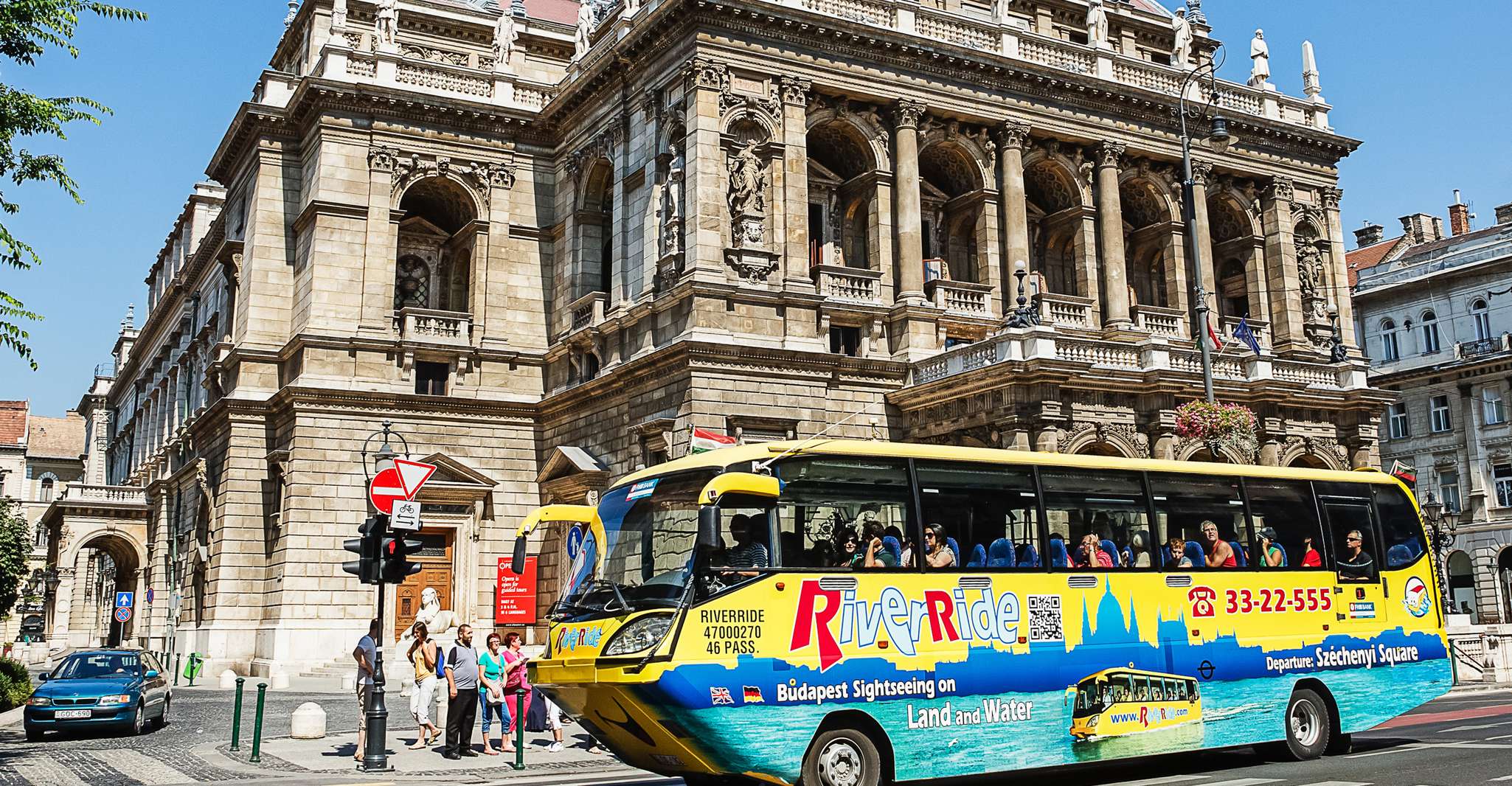 Budapest: Floating Bus Tour by Land and Water photo 11