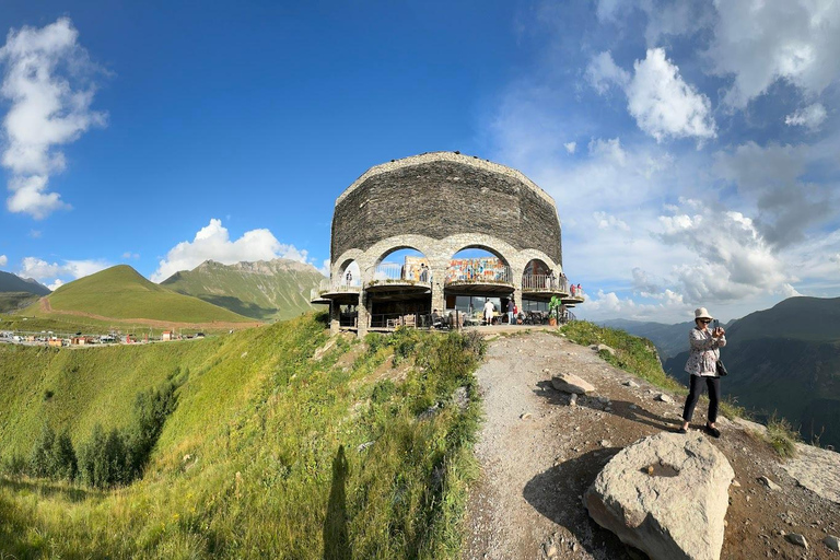 Tbilisi: Day Trip to Kazbegi with Hotel Pickup and Drop-off