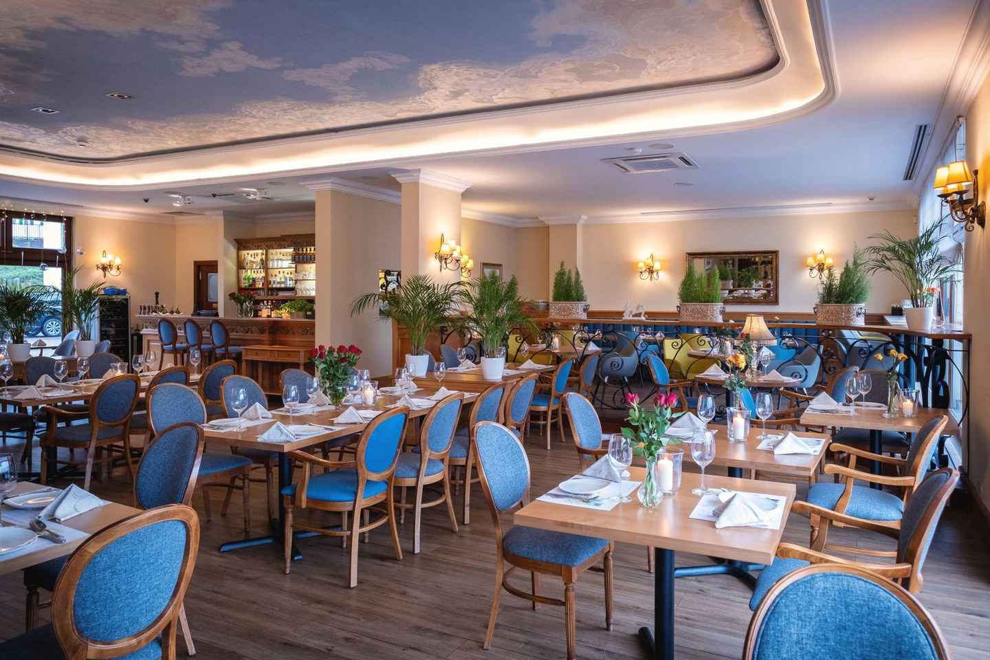 Poznań: Romantic Italian Dinner with Live Music and Wine