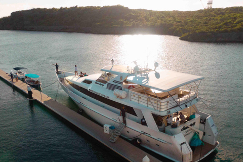 Curaçao: Klein Curaçao Yacht Trip with Beach House Access
