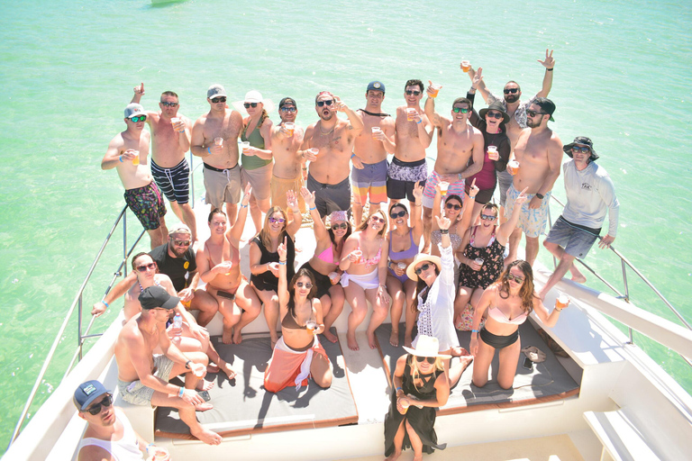 Punta Cana: Island escape to Saona, catamaran & beach lunch Punta Cana: Catamaran Party Cruise | Open Bar & Snorkeling