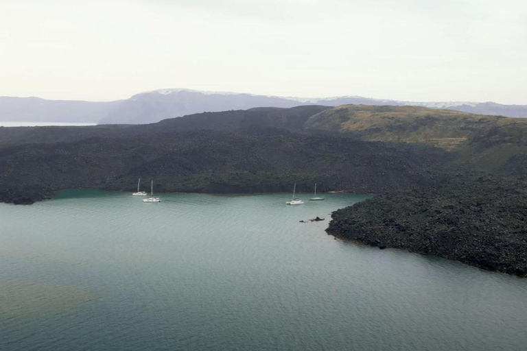 Santorini: Private Motorboat Cruise and Volcano Hike Daytime 4-Hour Private Motorboat Cruise & Hike