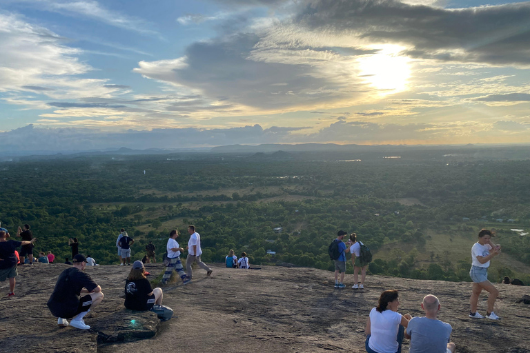 Colombo: 5-Day Sri Lanka Cultural Tour with Transfers