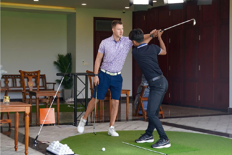 Phnom Penh: Exclusive Premium Golf Experience Nighttime 9-Hole Golf Experience