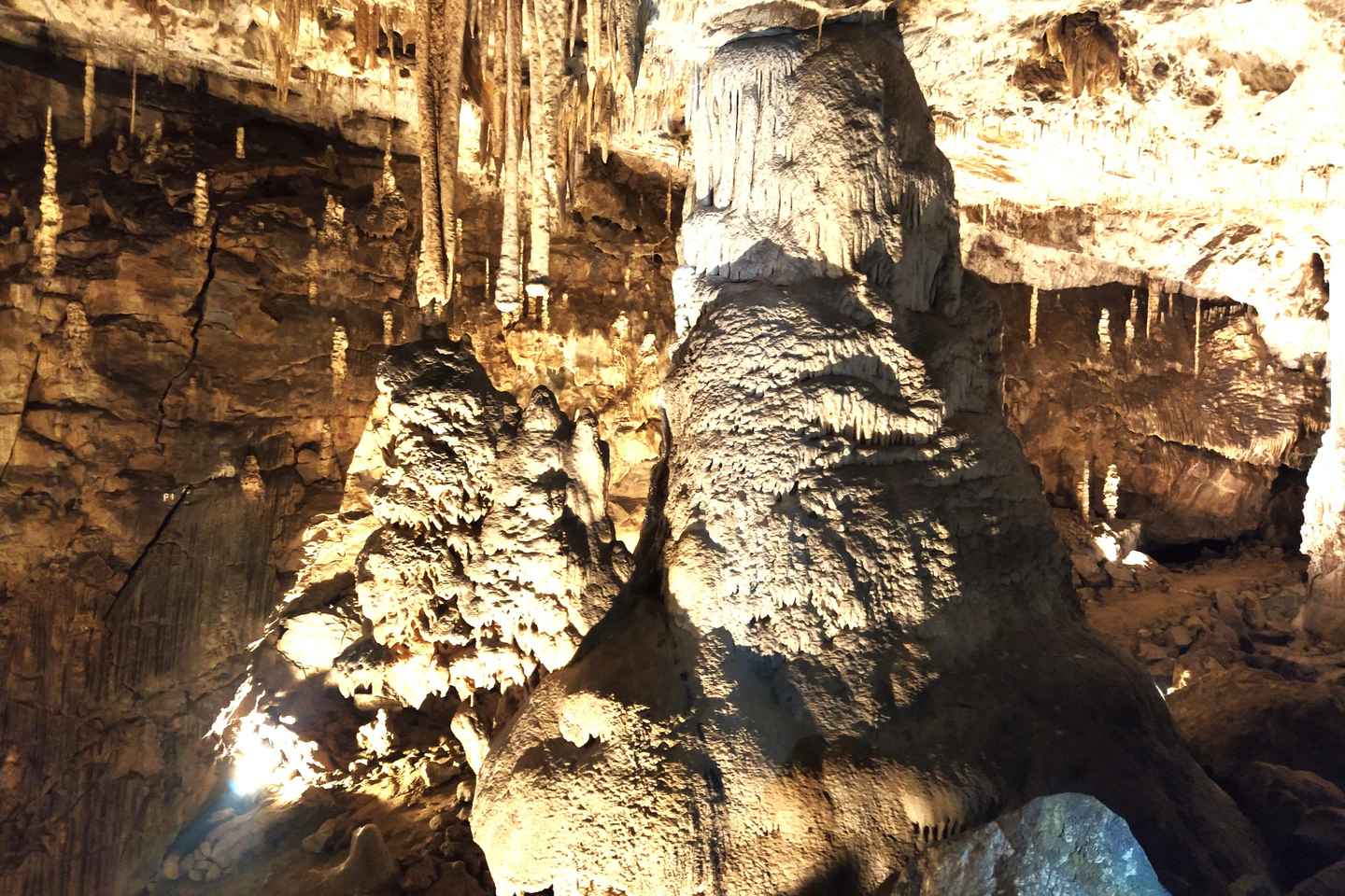 Alla Scoperta di Brno: Le Migliori Grotte della Repubblica Ceca - Tour Escursionistico di un Giorno