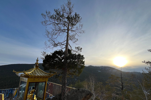 Aglag Temple: Hike to Garid Peak and rocky outcrops