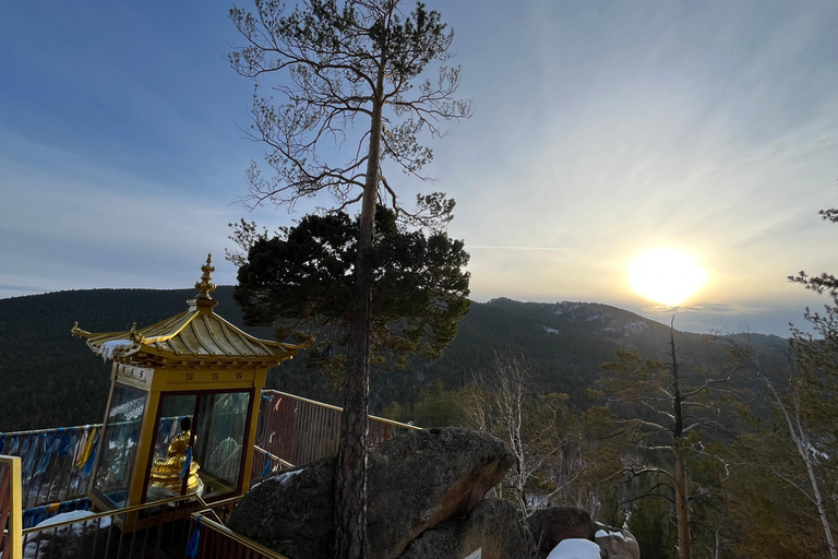 Aglag Temple: Hike to Garid Peak and rocky outcrops