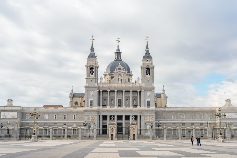 Madrid: Führung ohne Anstehen im Palacio RealTour auf Spanisch