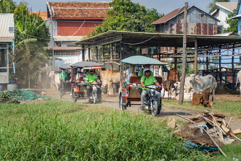 Phnom Penh: Silk Island & Sunset Cruise include drinks Vespa Option + English Guide