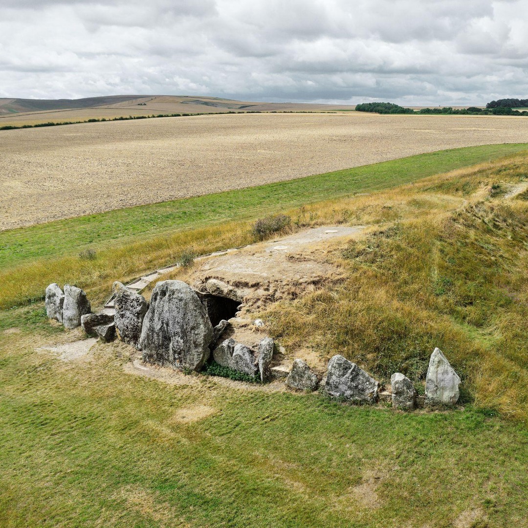 Barrow — mound barrow in Belgrove