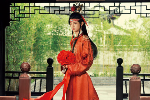 Old Shanghai: Hanfu Photoshoot Walking Tour Experience