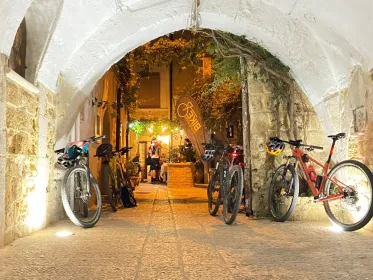 Bari: E-Bike-Erlebnis mit Orecchiette-Kochkurs