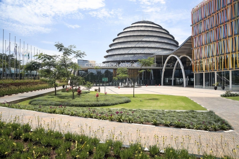 Recogida y regreso al aeropuerto internacional de Kigali en un cómodo todoterreno